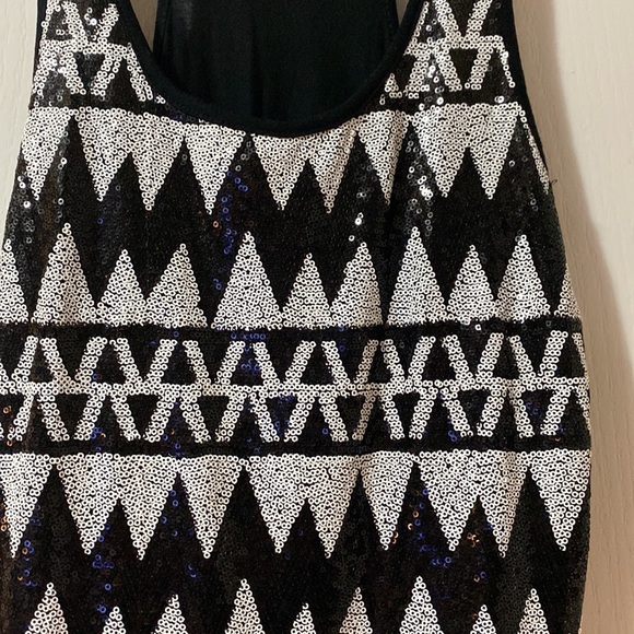 Black and white razorback, sparkly top. - Picture 2 of 4